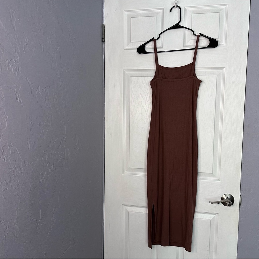 - [ ] Brown Spaghetti Strap Maxi Dress